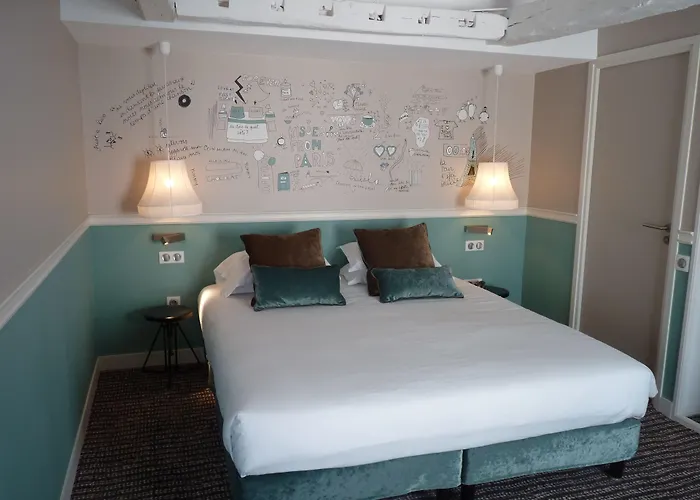 Hotel Des 3 Poussins Paris
