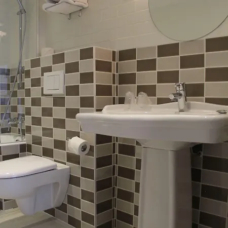 Hotel Des 3 Poussins Paris