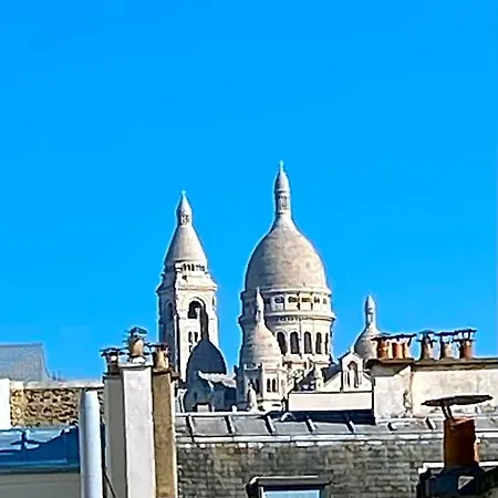 Des 3 Poussins מלון