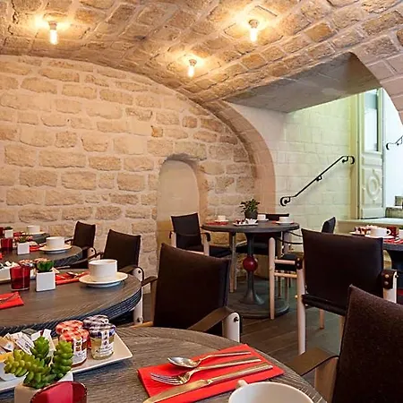 Des 3 Poussins Otel Paris