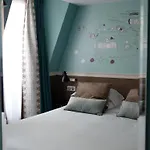 Hotel Des 3 Poussins Paris
