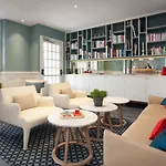 Des 3 Poussins Paris
