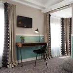 Des 3 Poussins Paris