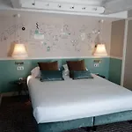 Des 3 Poussins Paris