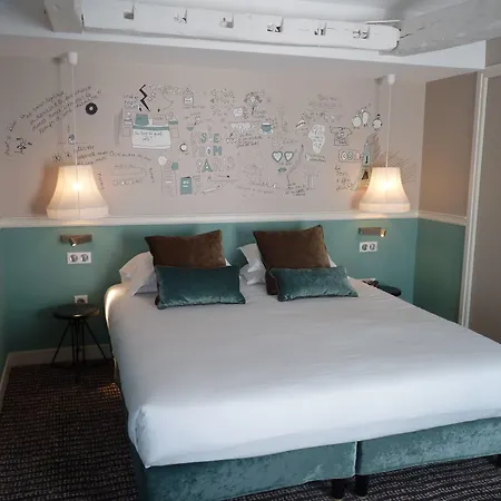 Hotel Des 3 Poussins Paris