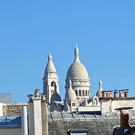 Des 3 Poussins باريس