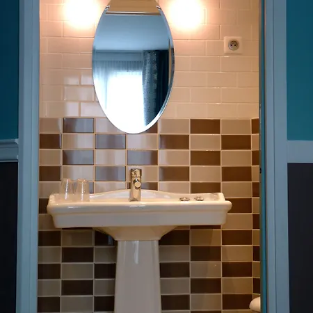 Отель Des 3 Poussins 3*